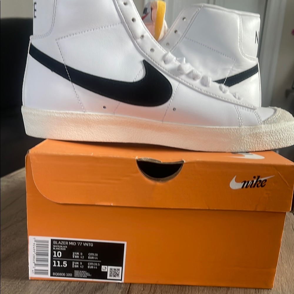 NIB Nike Blazer Mid '77 Vintage White Black Sneakers